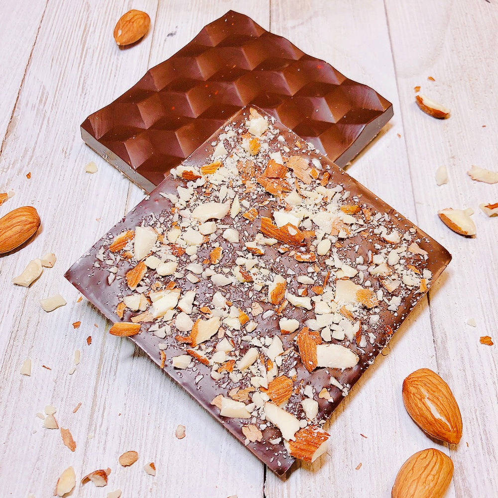 Tablette de chocolat aux amandes